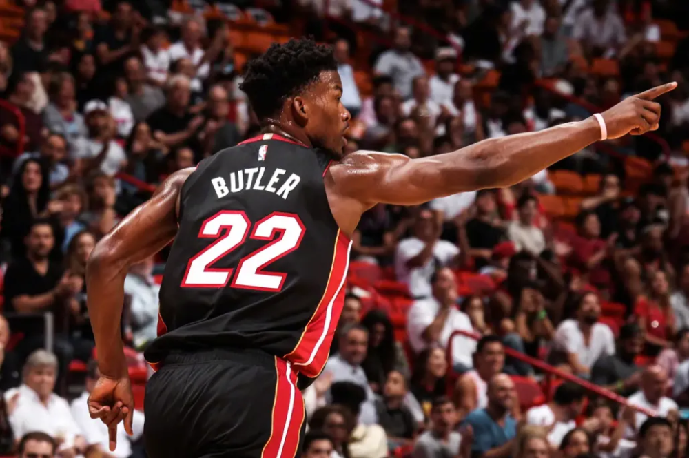 关于灰熊逆袭灰狼加强季后赛位置的信息