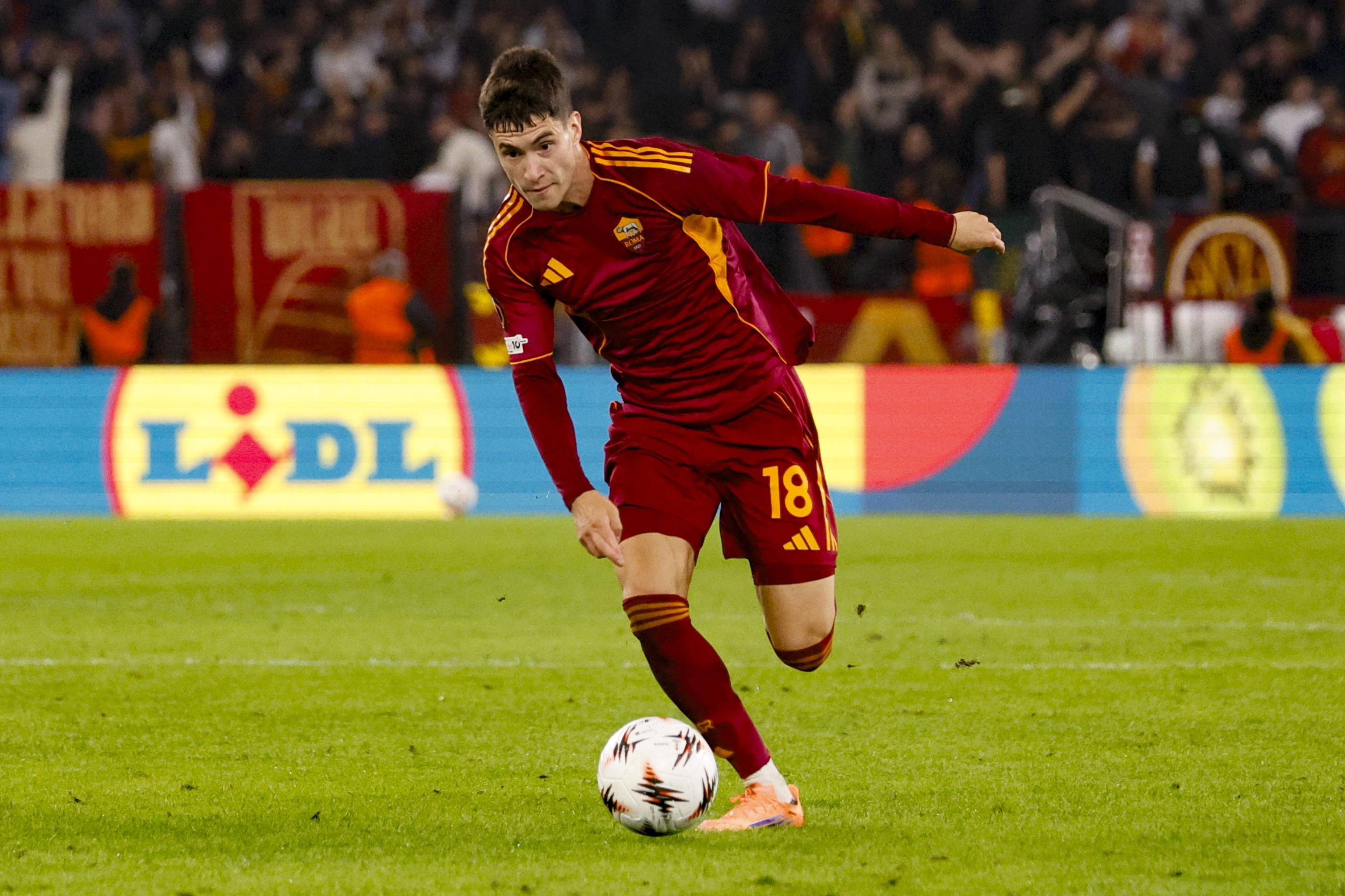 罗马客场战胜曼城，豪取三分