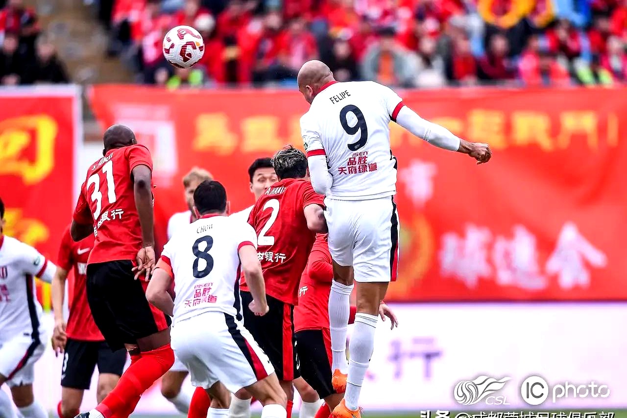 广州队遭受三连败，危机四伏的简单介绍