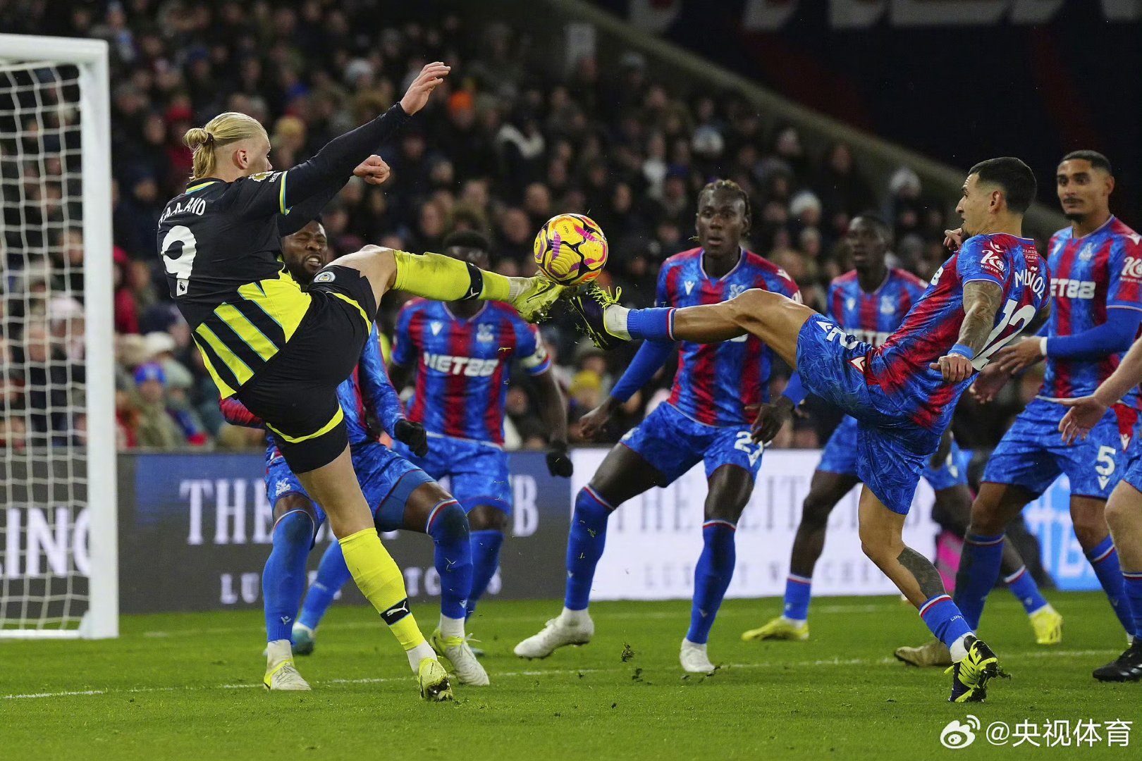 包含曼城前景大好，曼联努力突围的词条