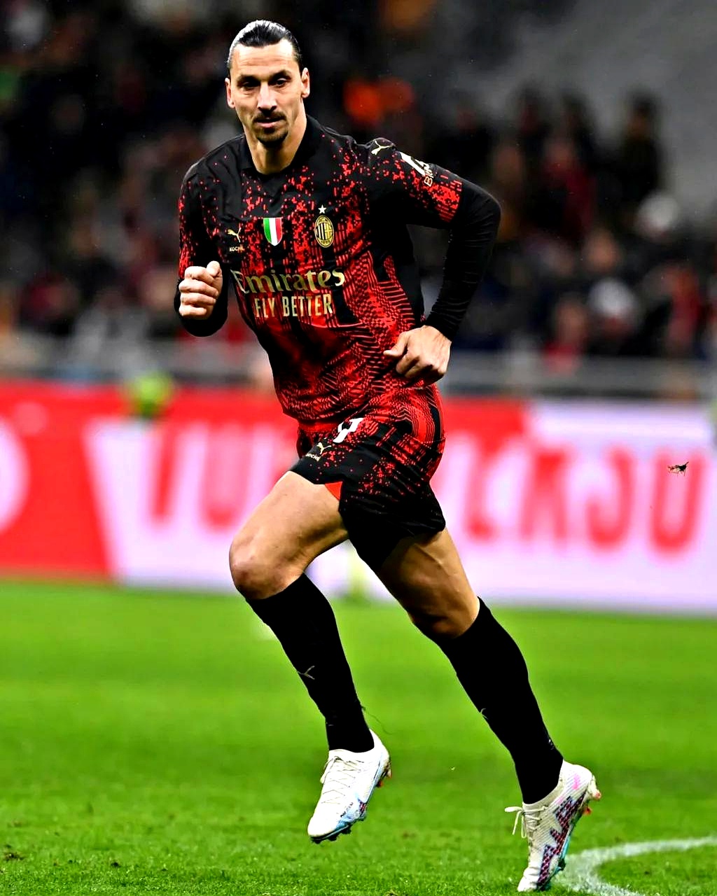 关于AC米兰战平皇马，伊布风采依旧的信息