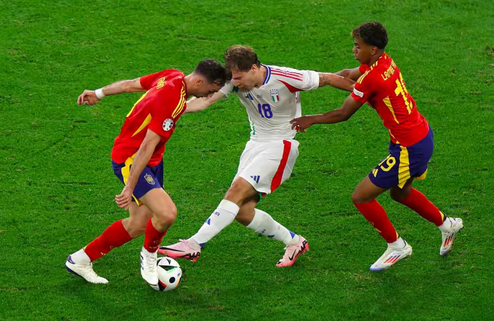 意大利在紧张比赛中战胜了葡萄牙 意大利在紧张比赛中战胜了葡萄牙