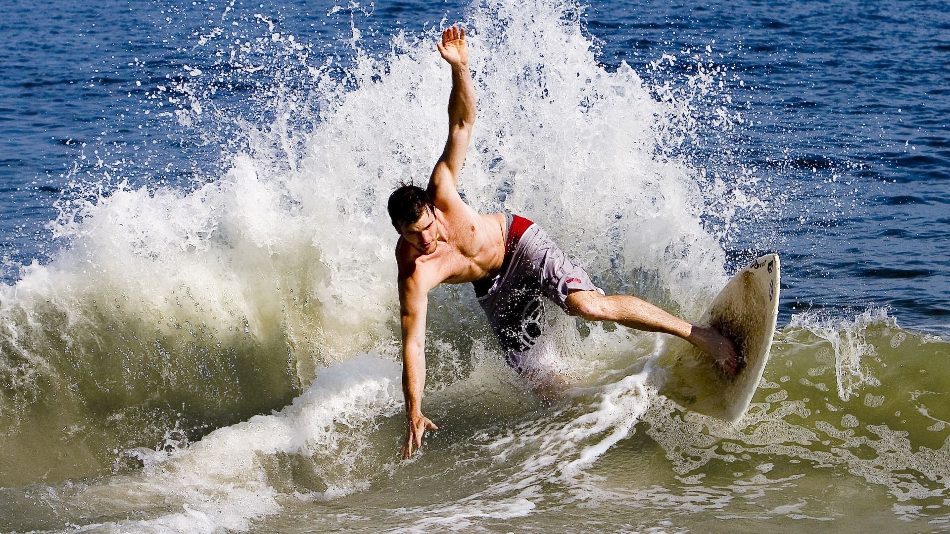 克莱·汤普森状态火热,广厦队终结尼克斯连胜