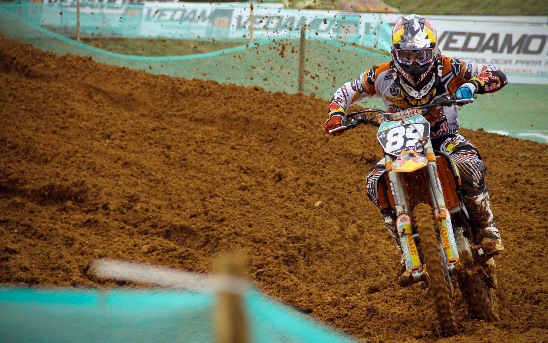 当奥地利强行终结苏格兰遇上苏亚雷斯带动全队节奏，足球场上的两种统治力