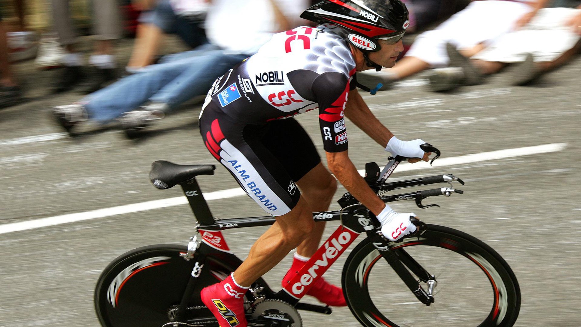 当枫叶之潮席卷彩虹之国，富安健洋在欧冠舞台的亚洲风暴