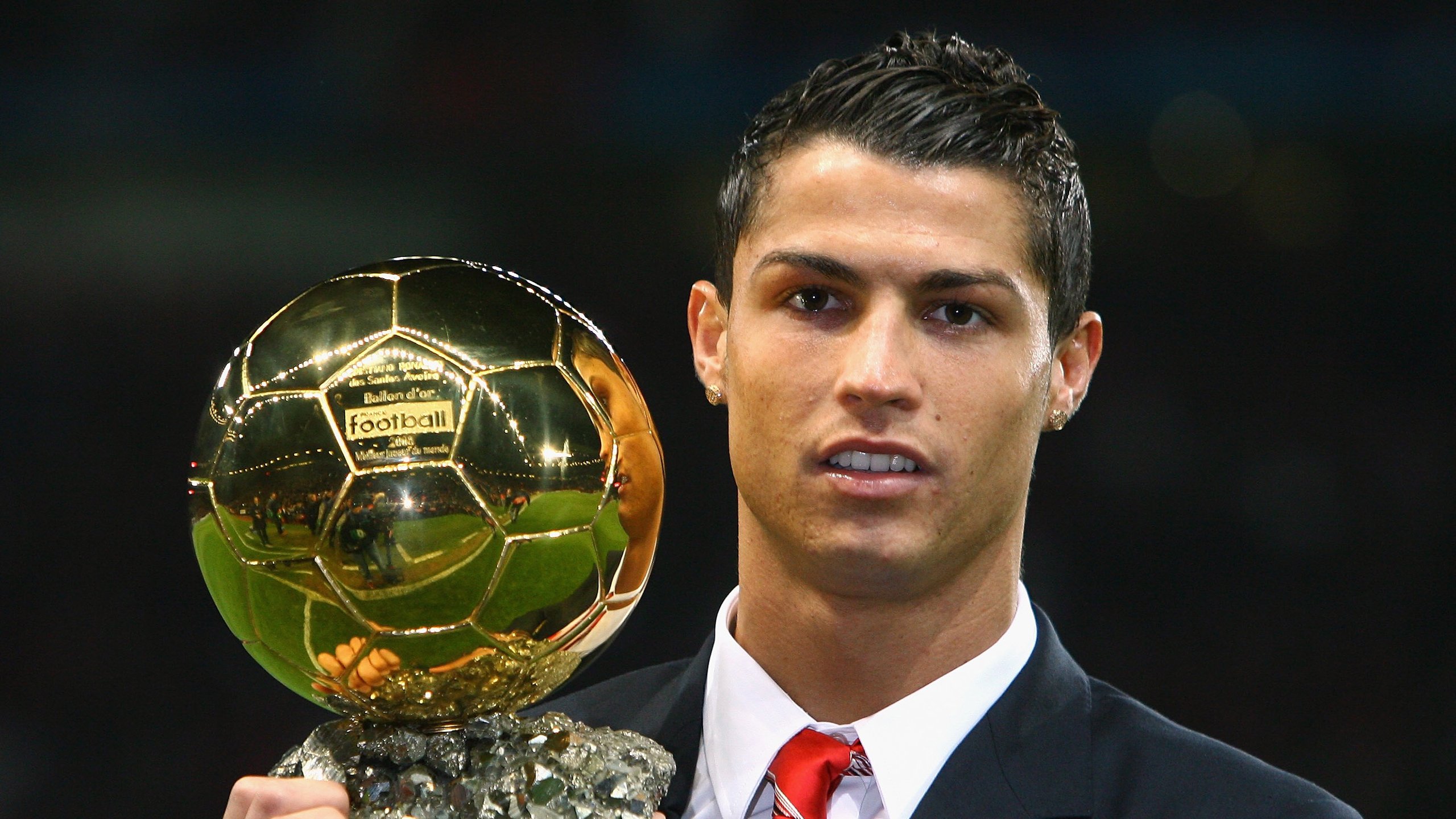 克瓦拉茨赫利亚刷新纪录之夜，卡塔尔资本球队击败勒沃库森的战术启示